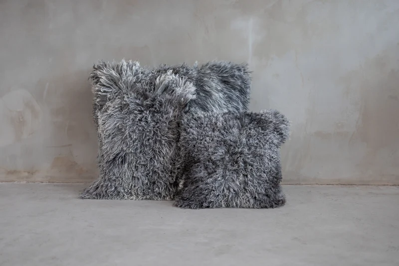 Coussin de sol peau de mouton du Tibet gris naturel