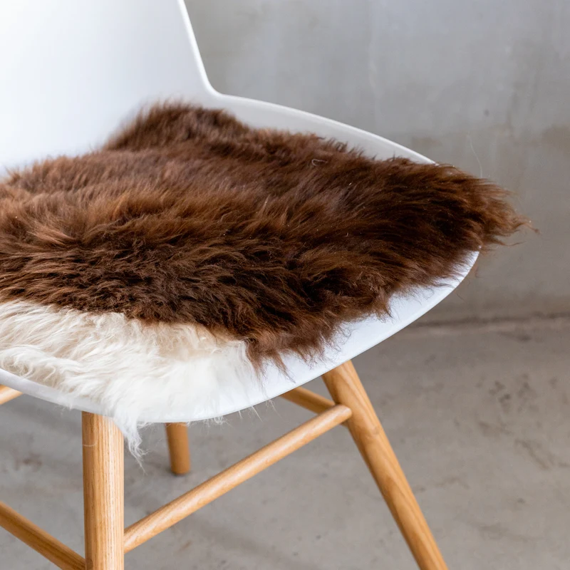 Coussin de chaise peau de mouton Texel marron et blanc