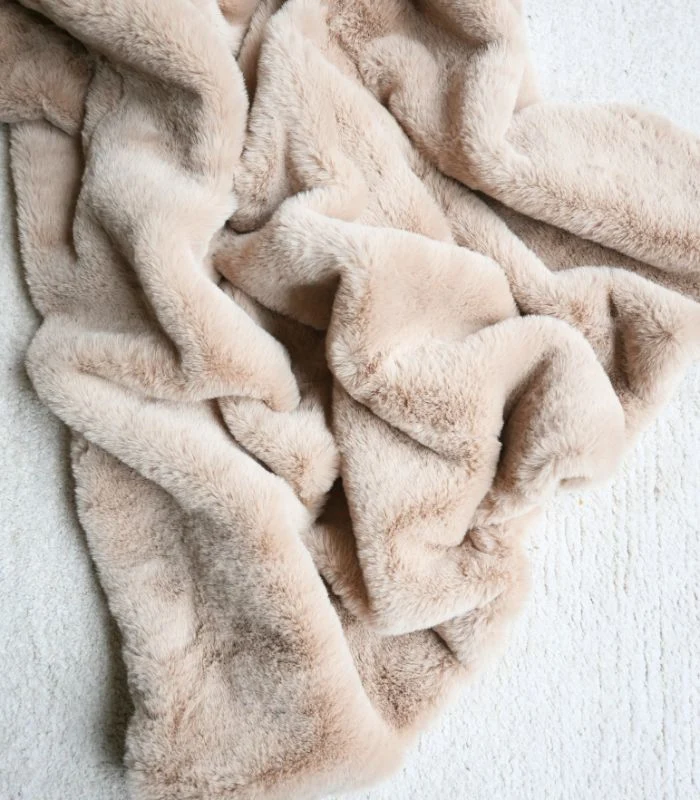 Plaid XXL / Couvre-lit Fausse Fourrure Beige Chamonix 240 x 260 cm