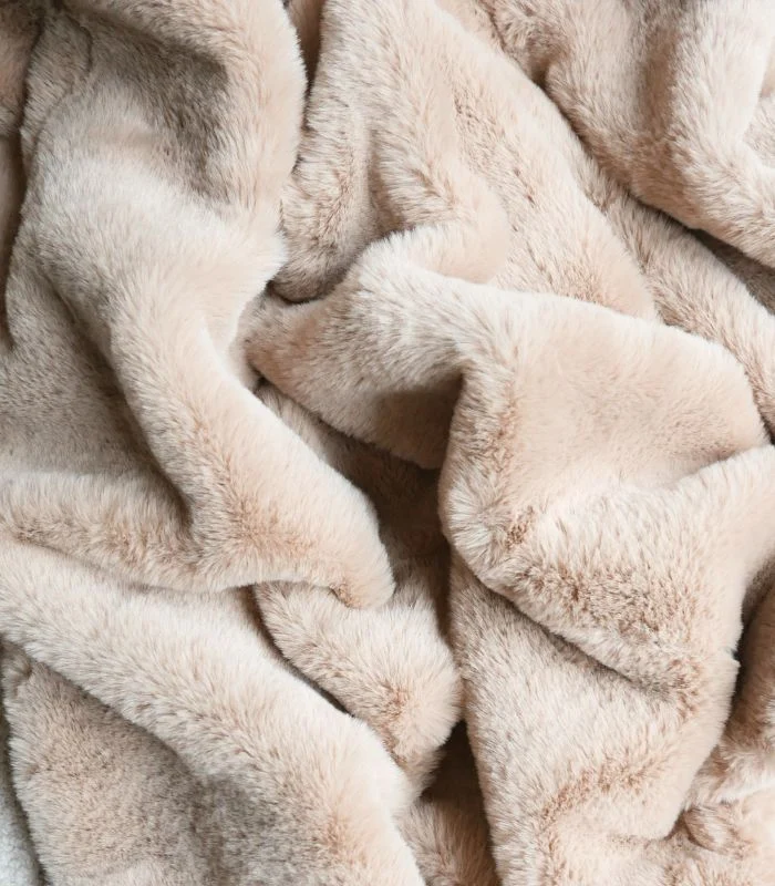 Plaid Fausse Fourrure Beige Chamonix 150 x 200 cm