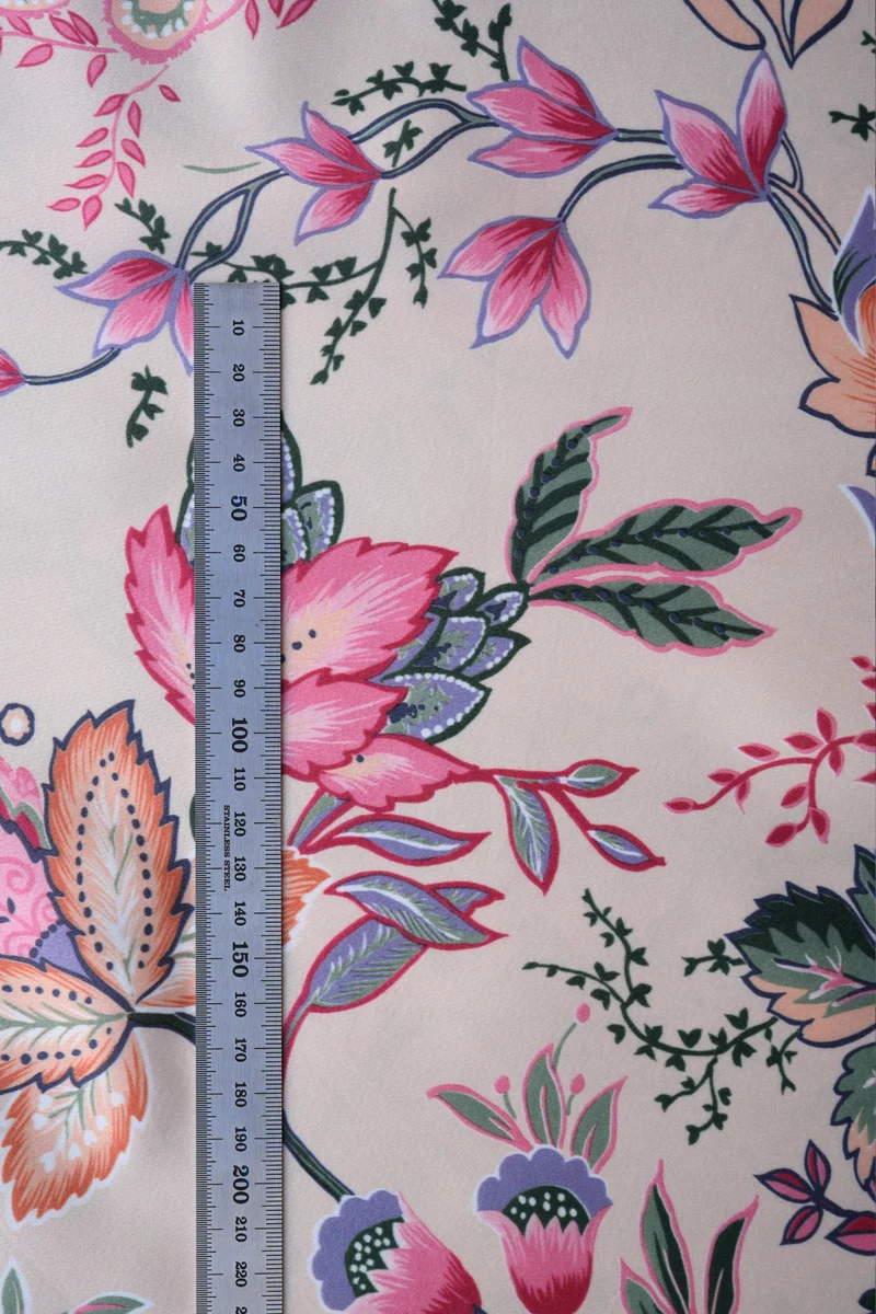 Tissu - Polyester - Coupon irisé avec des fleurs aux teintes roses - 122 cm * 200 cm