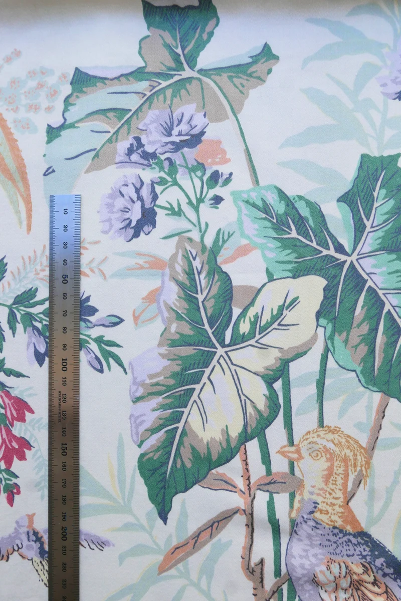 Tissu - Polyester - Fond blanc fleuri avec des oiseaux aux teintes mauves - 55 cm * 228 cm