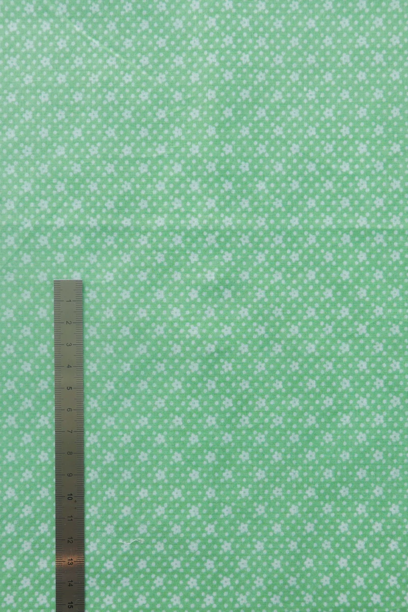 Tissu - Polyester - Fond vert avec de petites fleurs vertes - 71 cm * 110 cm