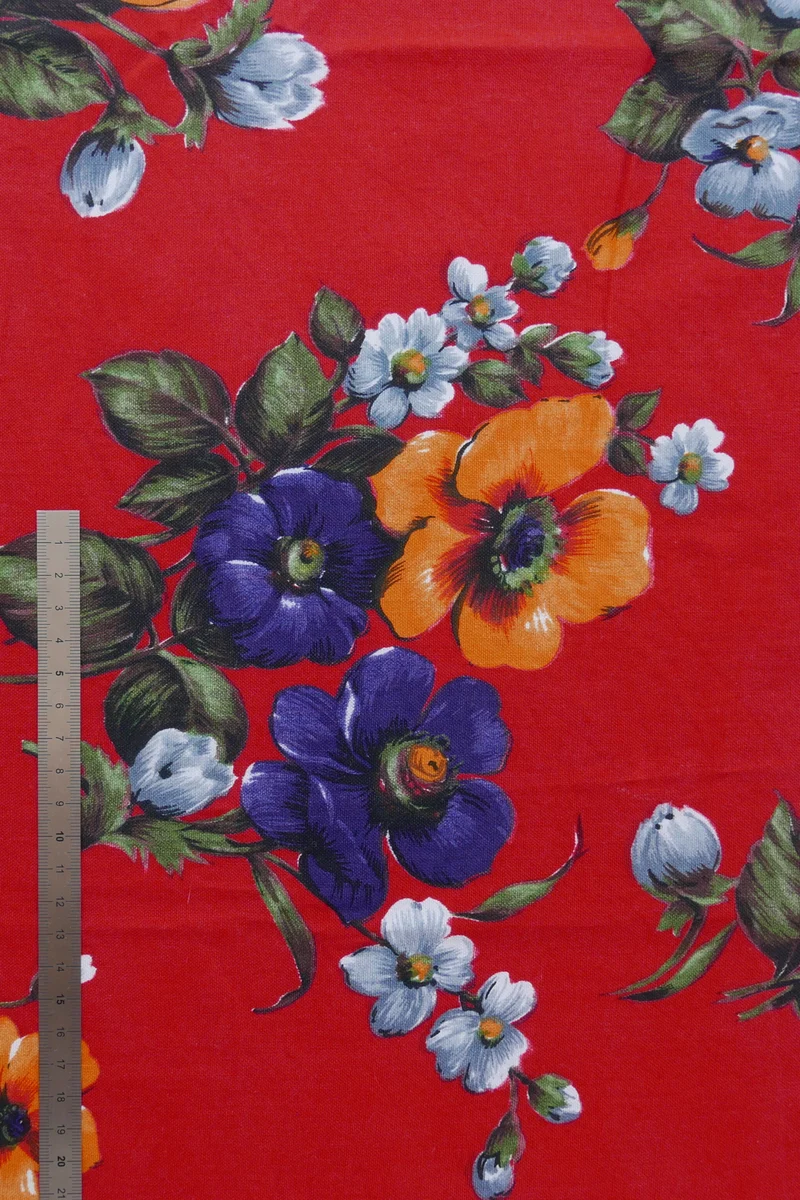 Tissu - Polyester - Fond rouge avec des fleurs orange et bleues - 60 * 74 cm