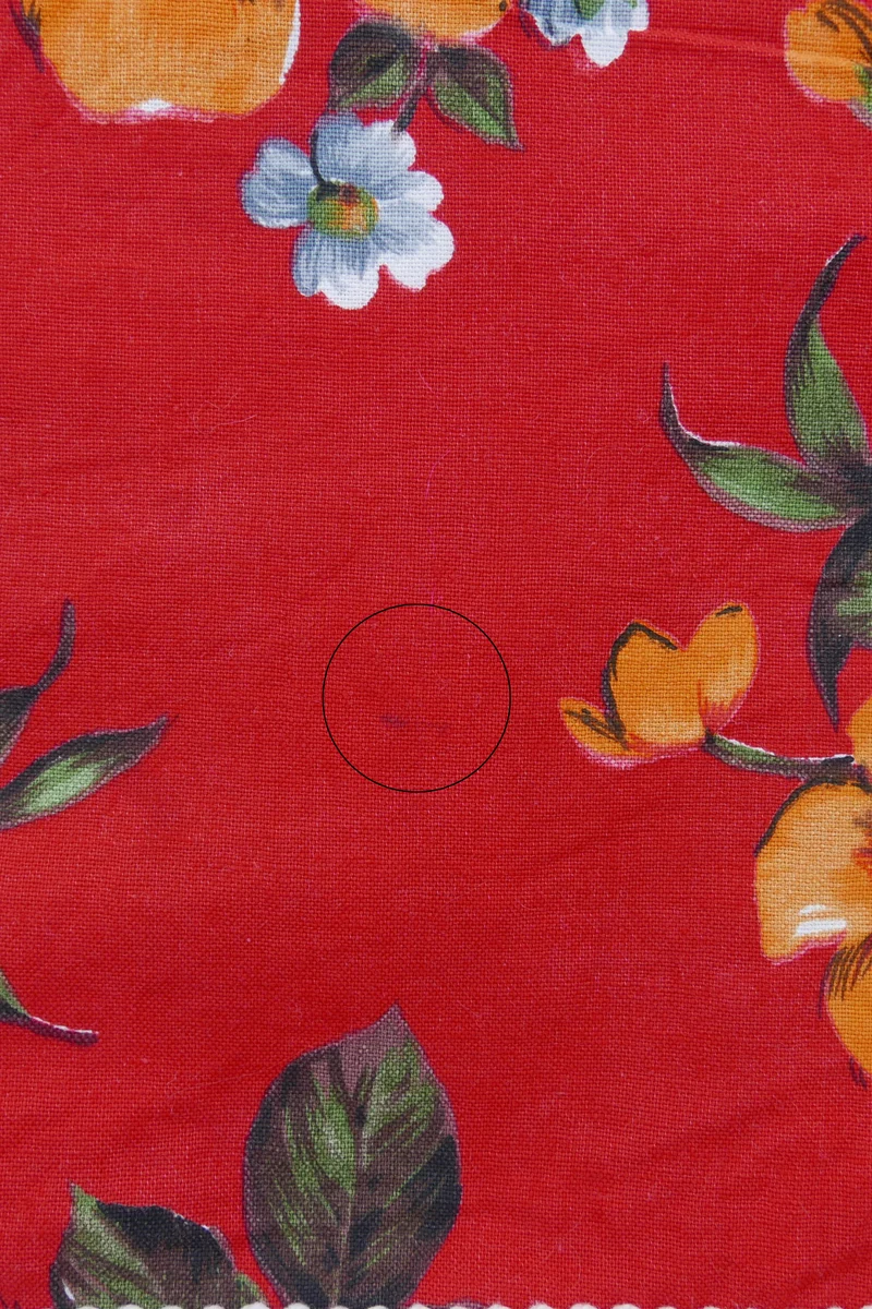 Tissu - Polyester - Fond rouge avec des fleurs orange et bleues - 60 * 74 cm