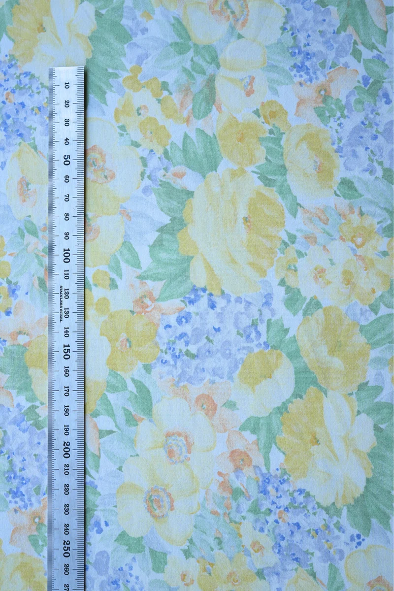 Tissu - Coton - Fleurs jaunes et mauves ornées de feuillage vert - 54 cm * 164 cm