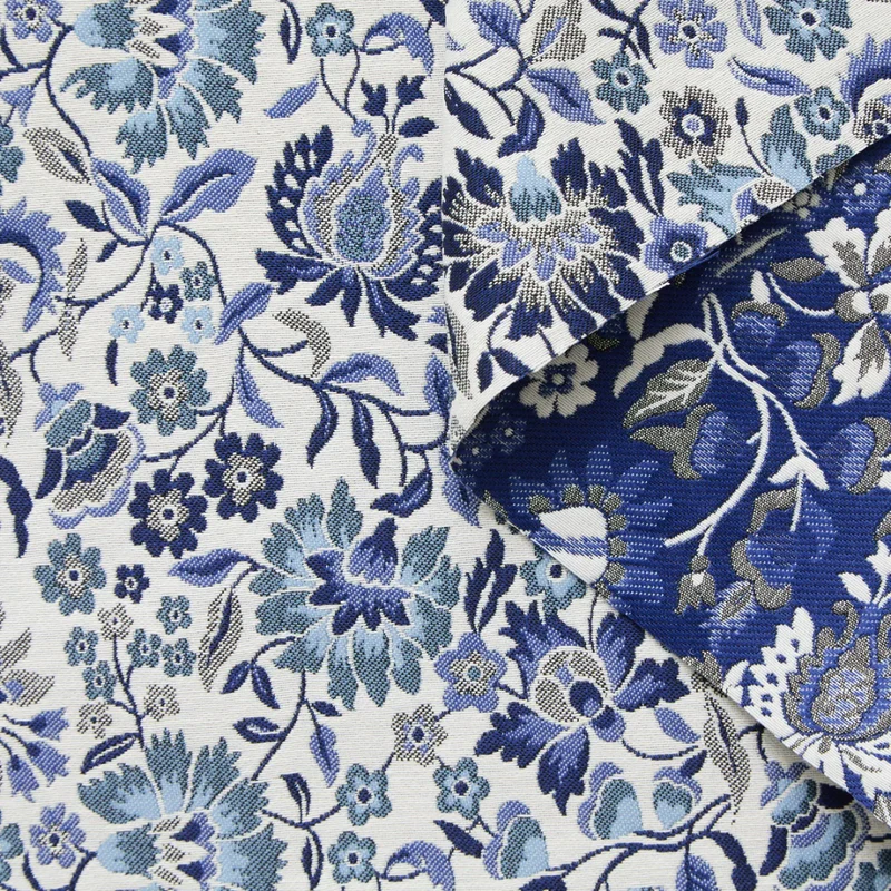 Tissu - Jacquard Fleuri - 65% Polyester, 34% Coton - 152 cm de laize