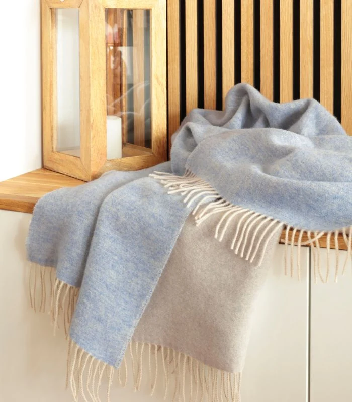 Plaid Cachemire et Laine Reversible Bleu Ciel et Ecru 150 X 200 cm - Collection VENICE