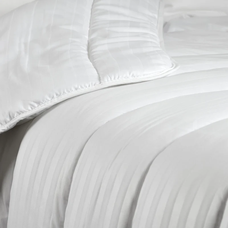Couette Microfibre 4 Saisons Blanc des Prés - Microfibre 300 g/m²