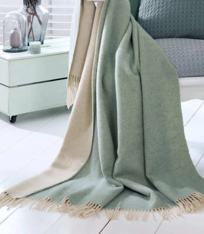 Plaid Cachemire Reversible Vert Celadon et Ecru 150 X 200 cm - Collection VENICE