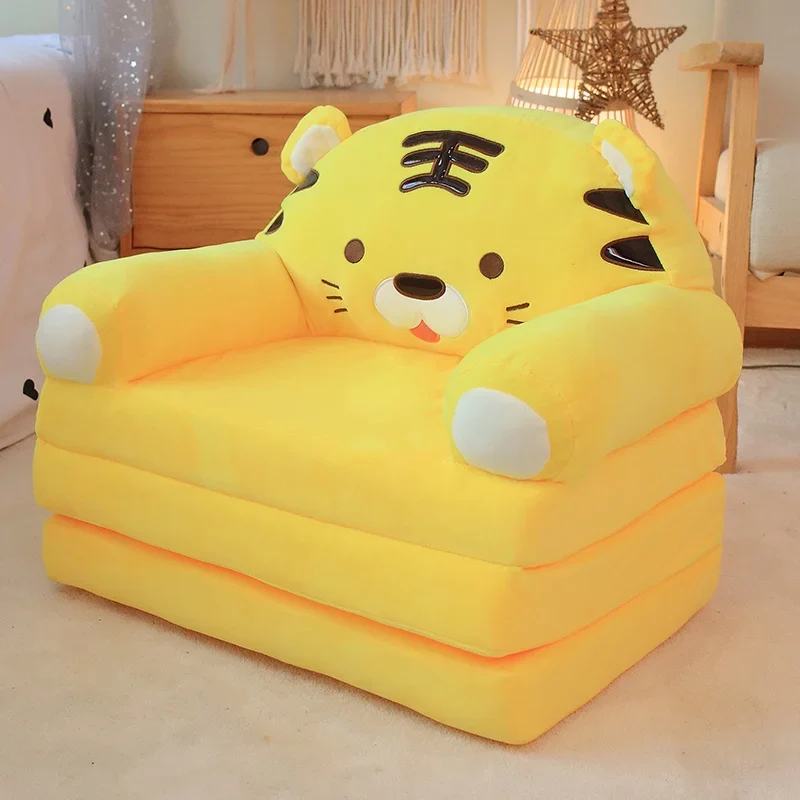 Coussin bébé assis peluche