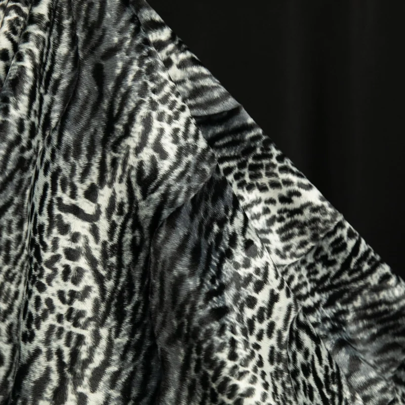 Tissu en fausse fourrure | Imprimé animalier mixte | Noir, gris et ivoire
