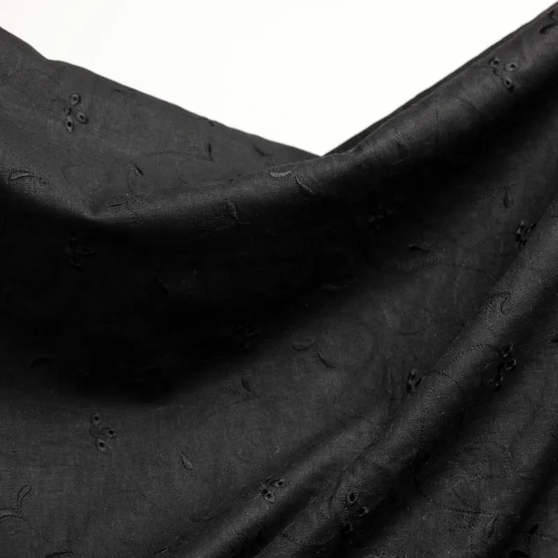 Tissu 100 % lin | Broderie florale ton sur ton | Noir