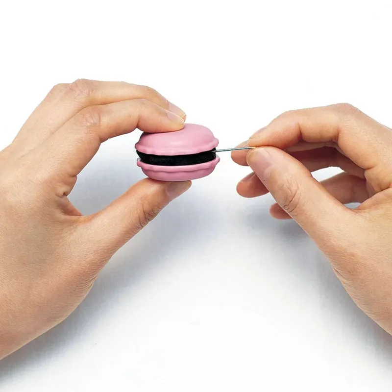 Macaron Aiguiseur Porte-Aiguilles - Clover