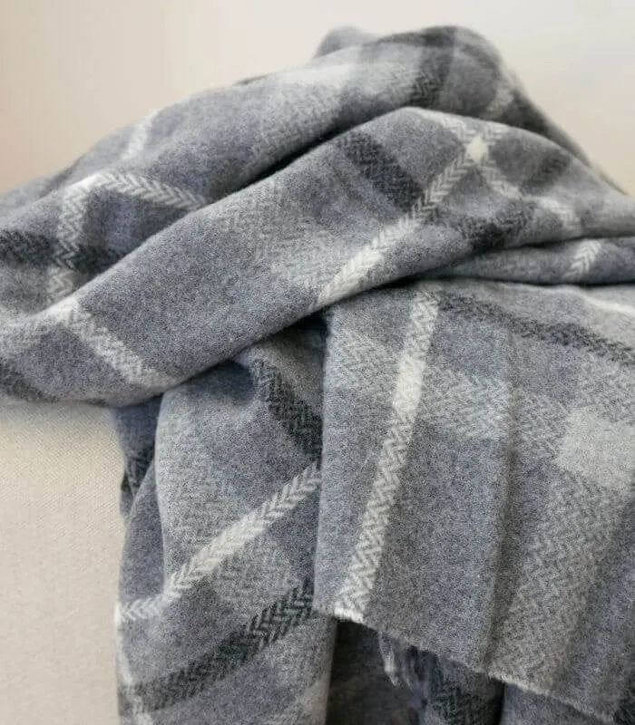 Plaid 100% Pure Laine Carreaux Gris - Collection CAPRI - Douceur et Qualité