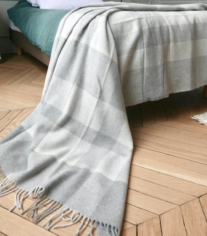 Plaid Cachemire Carreaux Gris et Ecru - Collection VENICE 140 X 210 cm
