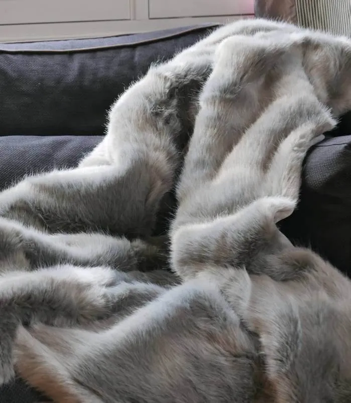 Plaid Fausse Fourrure Luxe Gris Chartreux 150 X 200 cm