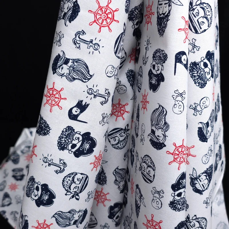 Tissu en coton pirate | Bleu marine et rouge sur blanc | Timeless Treasures