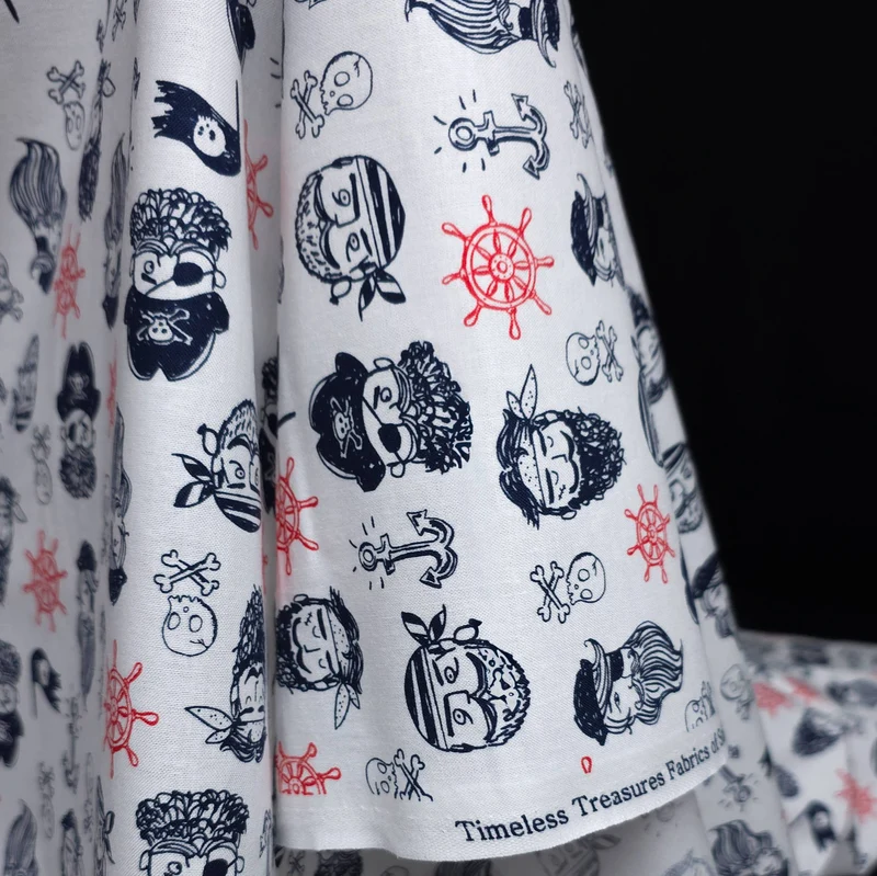 Tissu en coton pirate | Bleu marine et rouge sur blanc | Timeless Treasures