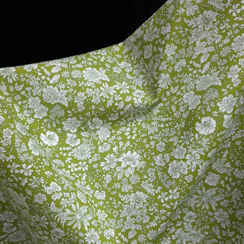 Liberty Fabrics Emily Belle Caterpillar | Coton pour courtepointe