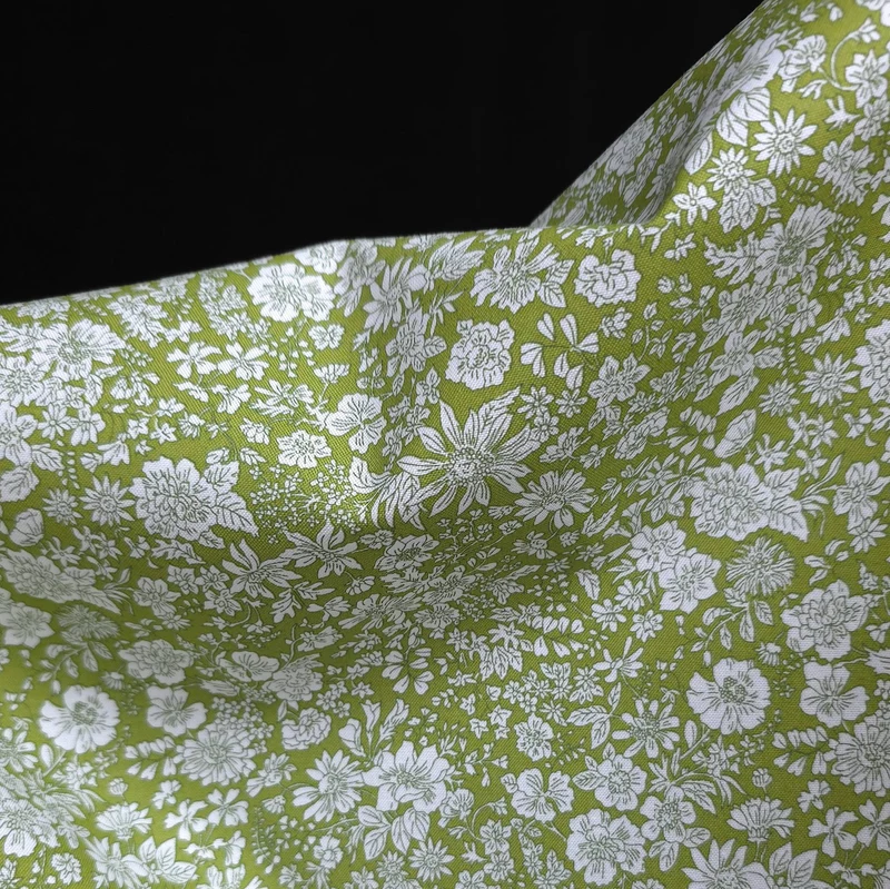 Liberty Fabrics Emily Belle Caterpillar | Coton pour courtepointe