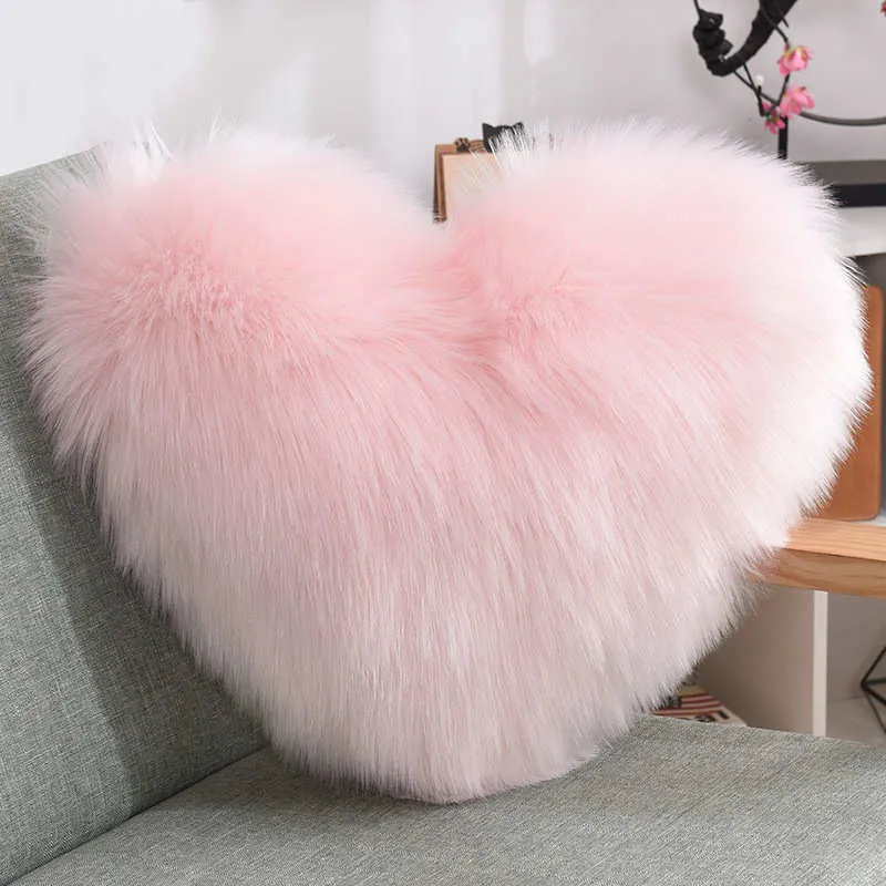 Coussin Cœur en Peluche Fausse Laine Doux Simple Face 40 X 50 cm