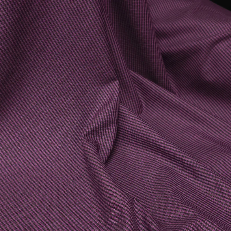 Tissu en coton tissé teint pour chemise | Fabriqué en Italie | Micro-Carreaux Mauves & Noirs