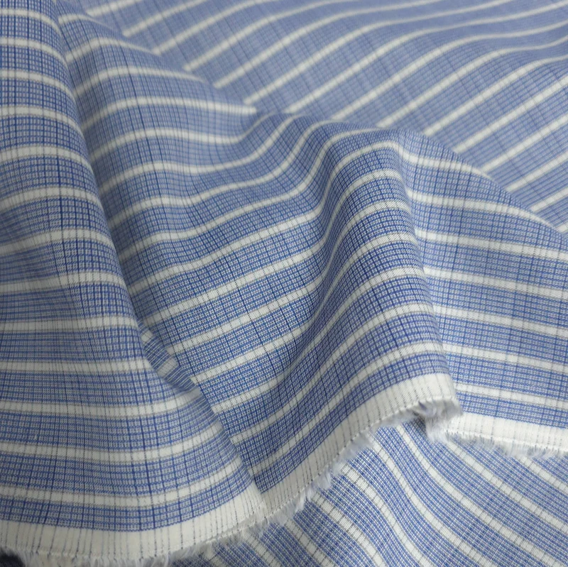 Tissu en coton tissé teint pour chemise, fabriqué en Italie | Rayures bleues et blanches