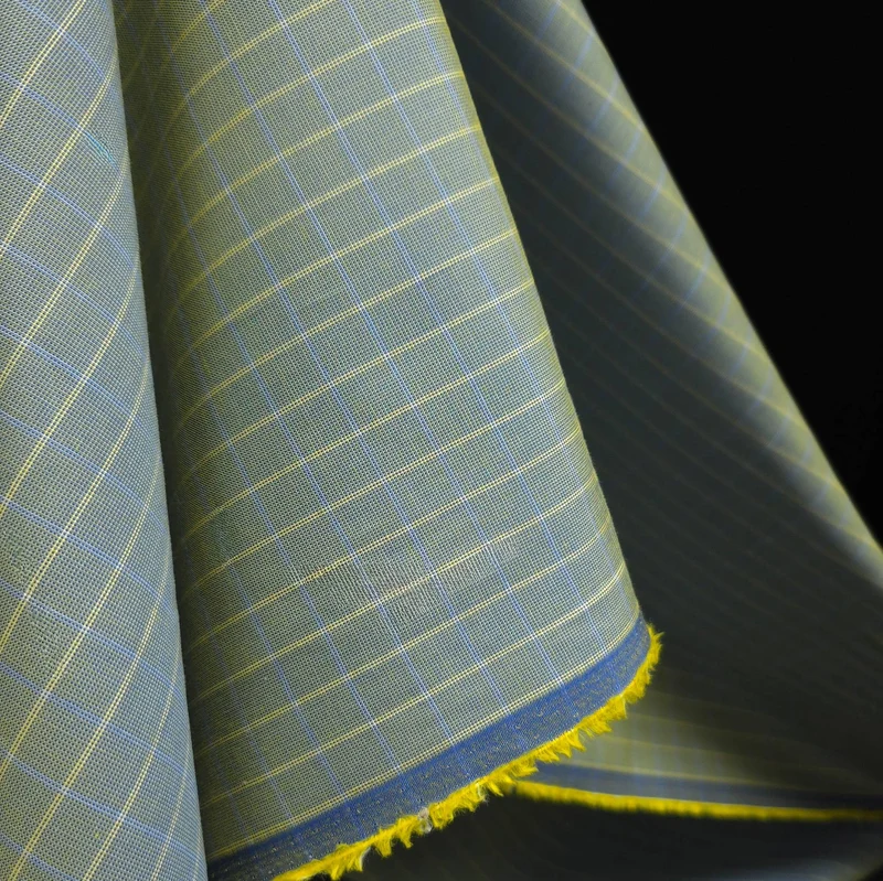 Tissu en coton tissé teint irisé pour chemise, fabriqué en Italie | Carreaux fenêtre bleus