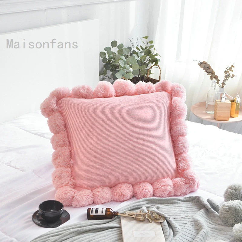 Coussin Coton Doux Macaron à Pompons pour lit canapé fauteuil