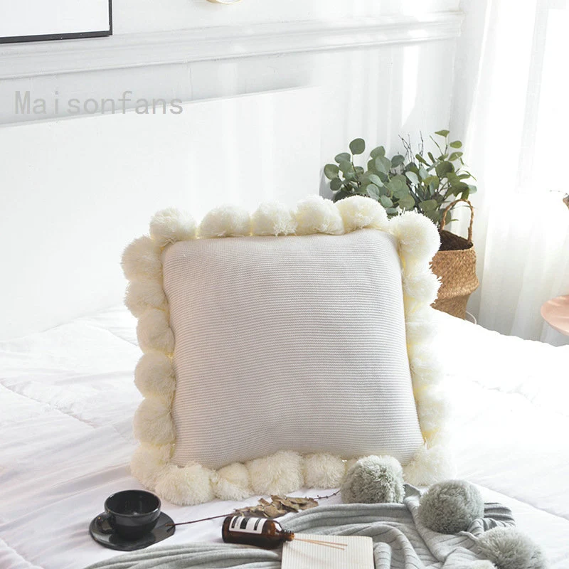 Coussin Coton Doux Macaron à Pompons pour lit canapé fauteuil