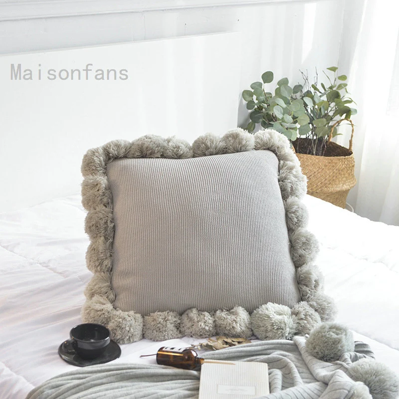 Coussin Coton Doux Macaron à Pompons pour lit canapé fauteuil