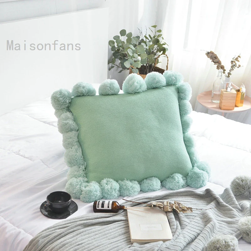 Coussin Coton Doux Macaron à Pompons pour lit canapé fauteuil