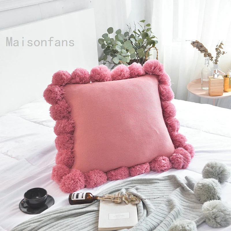 Coussin Coton Doux Macaron à Pompons pour lit canapé fauteuil