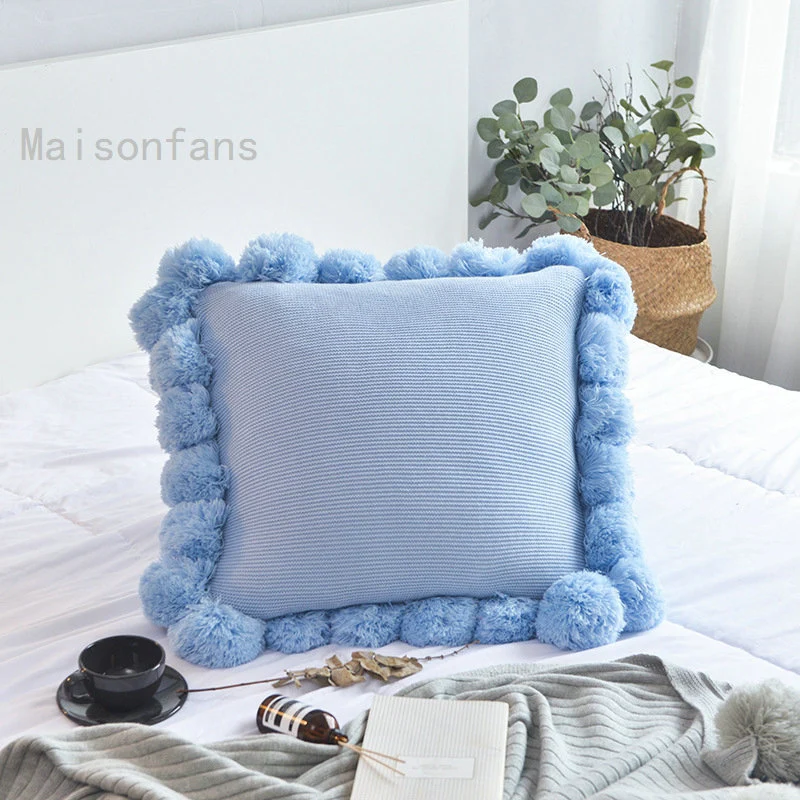 Coussin Coton Doux Macaron à Pompons pour lit canapé fauteuil