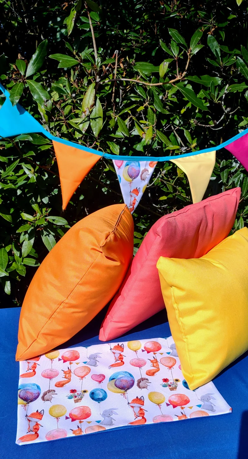 Foxes Garden Table Set – Tablecloth, 2 Cushion Covers, Bunting and Place mats | Perfect for Garden Parties, Weddings & Kids' Events
