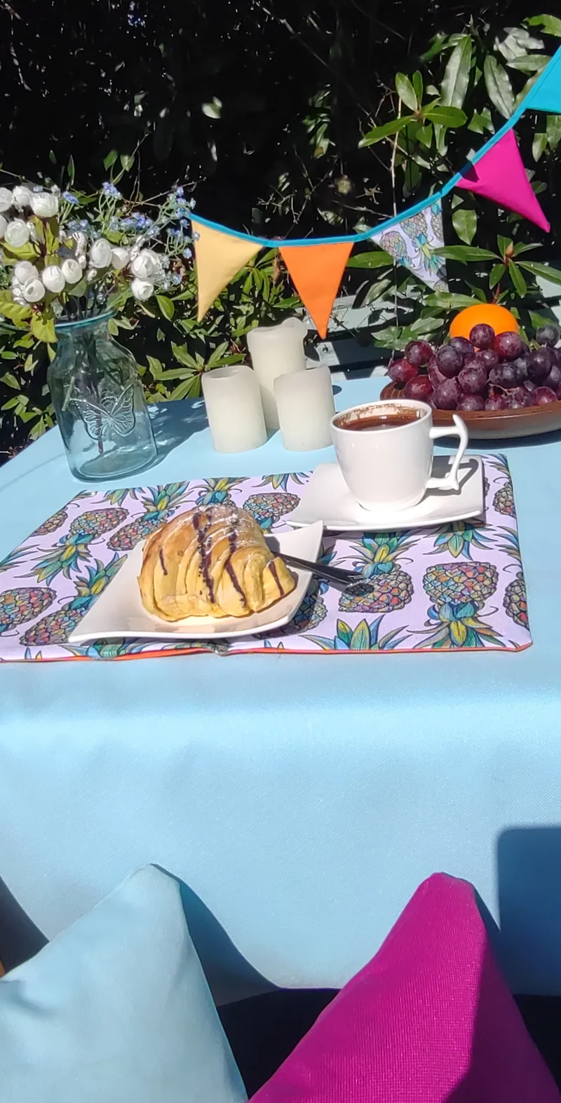 PIneapple Garden Table Set – Tablecloth, 2 Cushion Covers, Bunting and Place mats | Perfect for Garden Parties, Weddings & Kids' Events