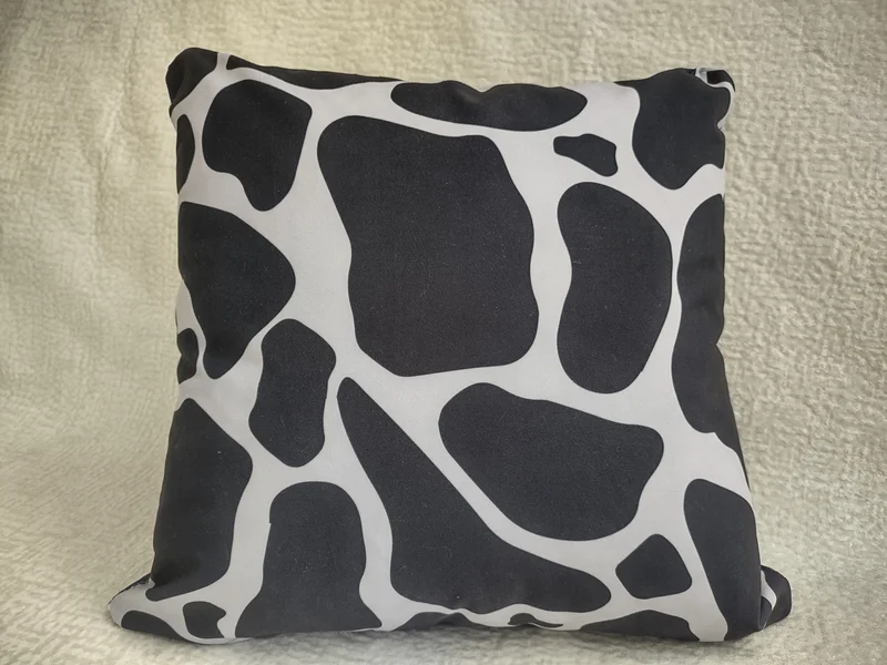 Grey Giraffe Velvet Pillow Cover 40x40cm+ Zippered