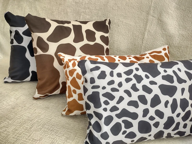Grey Giraffe Velvet Pillow Cover 40x40cm+ Zippered
