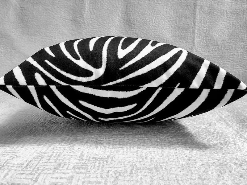 Zebra Velvet Pillow Cover 40x40cm+ Zippered