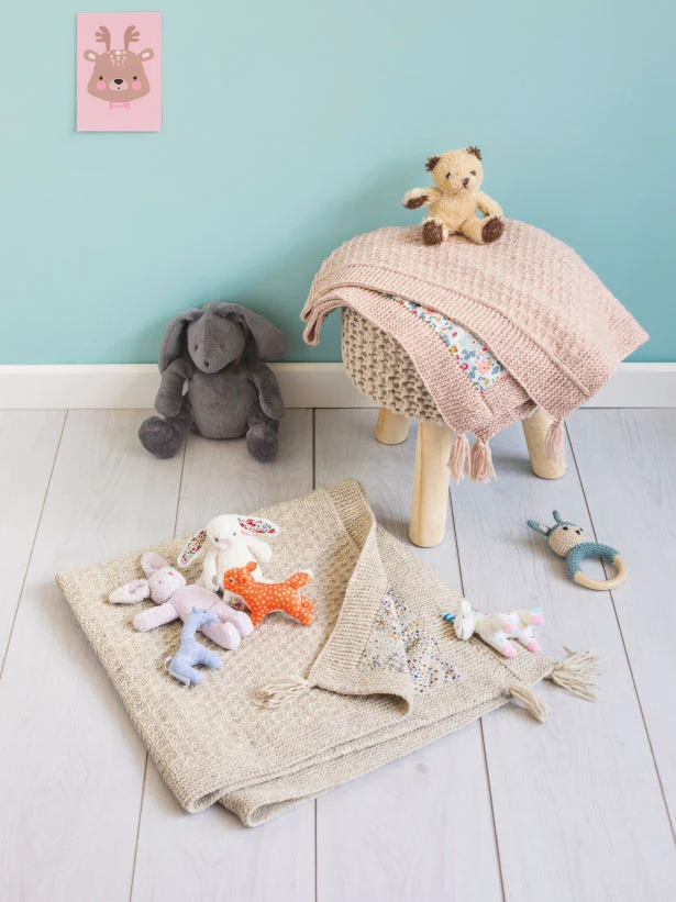 9 Mois pour Tricoter les Indispensables de Bébé - Julie Partie