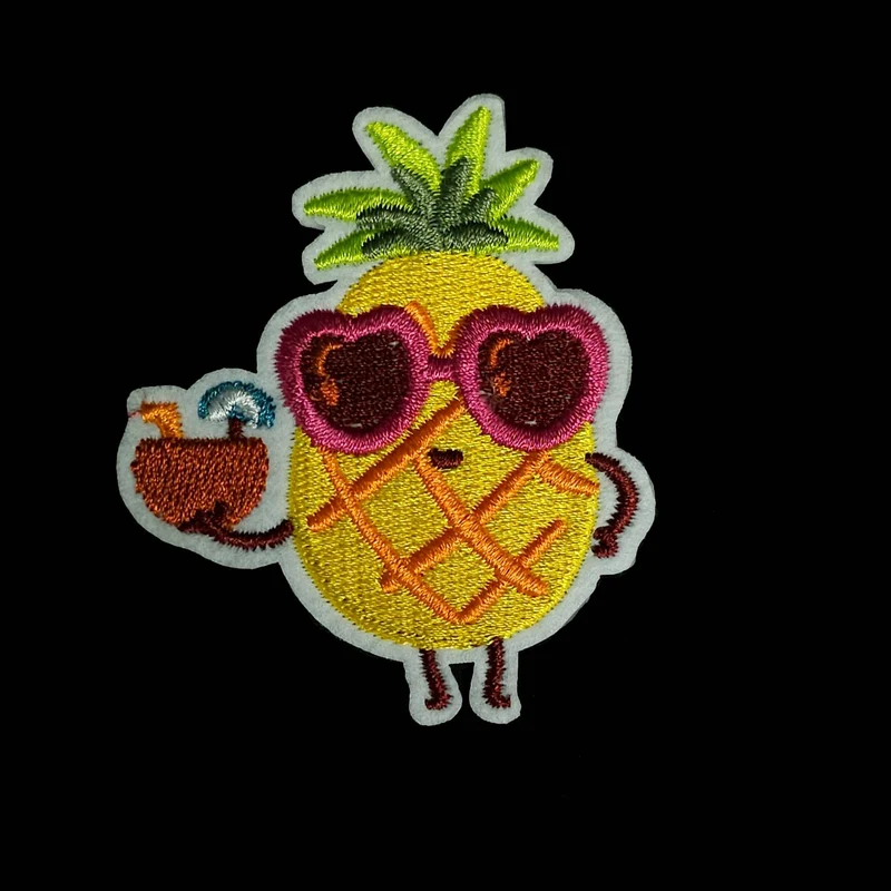 Écusson Brodé Thermocollant | Ananas avec Lunettes de Soleil