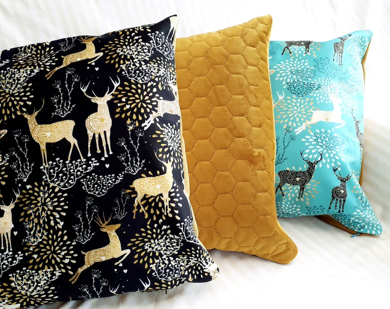 Black Yellow Deers Velvet Pillow Cover 40x40cm+ Zippered