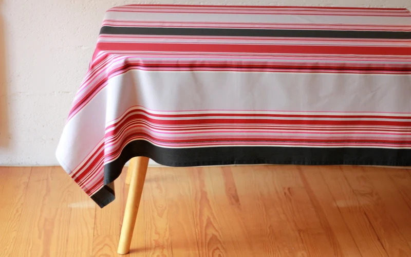 NAPPE ENDUITE "PAMPELUNE" - Rouge et noir