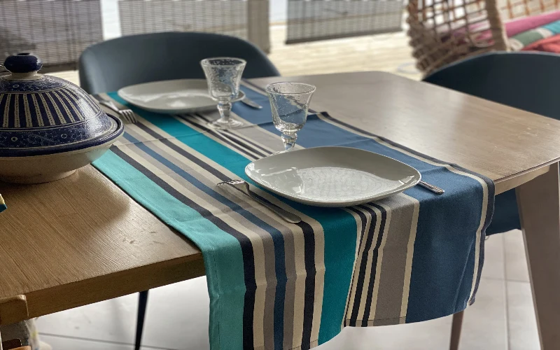 CHEMIN DE TABLE "MILADY"