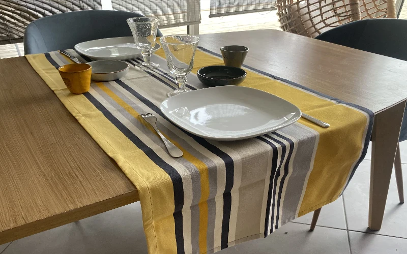 CHEMIN DE TABLE "IZARRA"