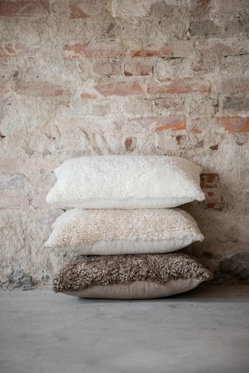 Housse de coussin en toison bouclée blanche