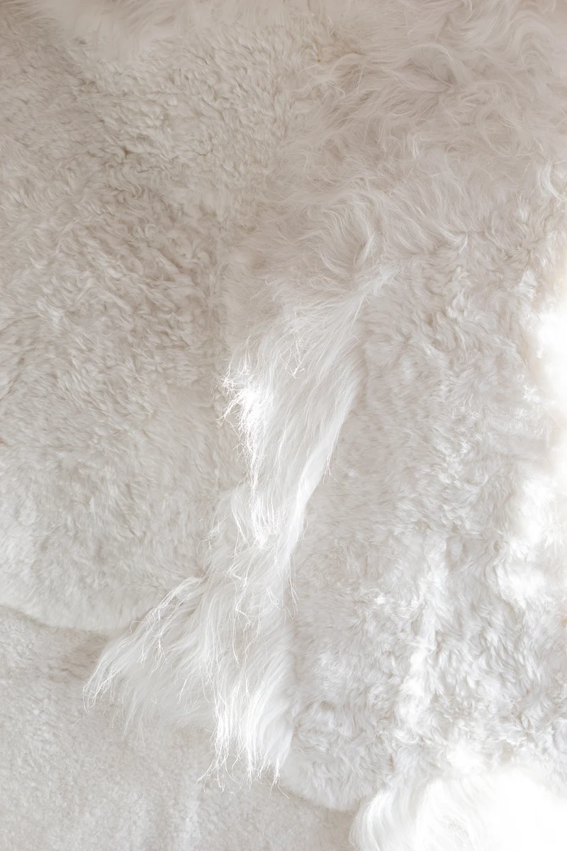 Coussin patchwork peau de mouton blanc