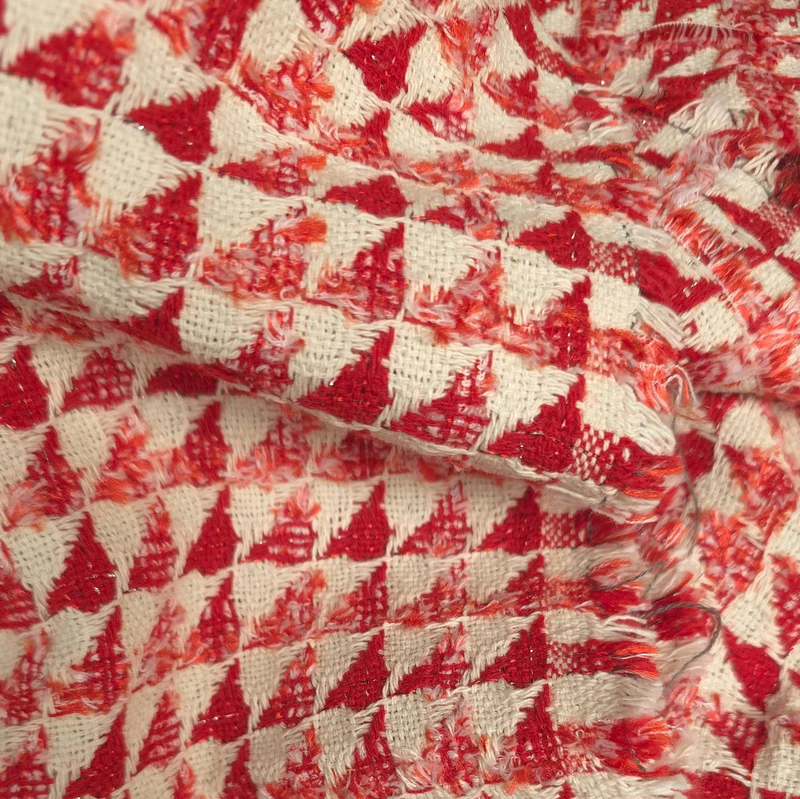 Jacquard Texturé en Coton & Lurex | Tissage Géométrique Rouge & Écru