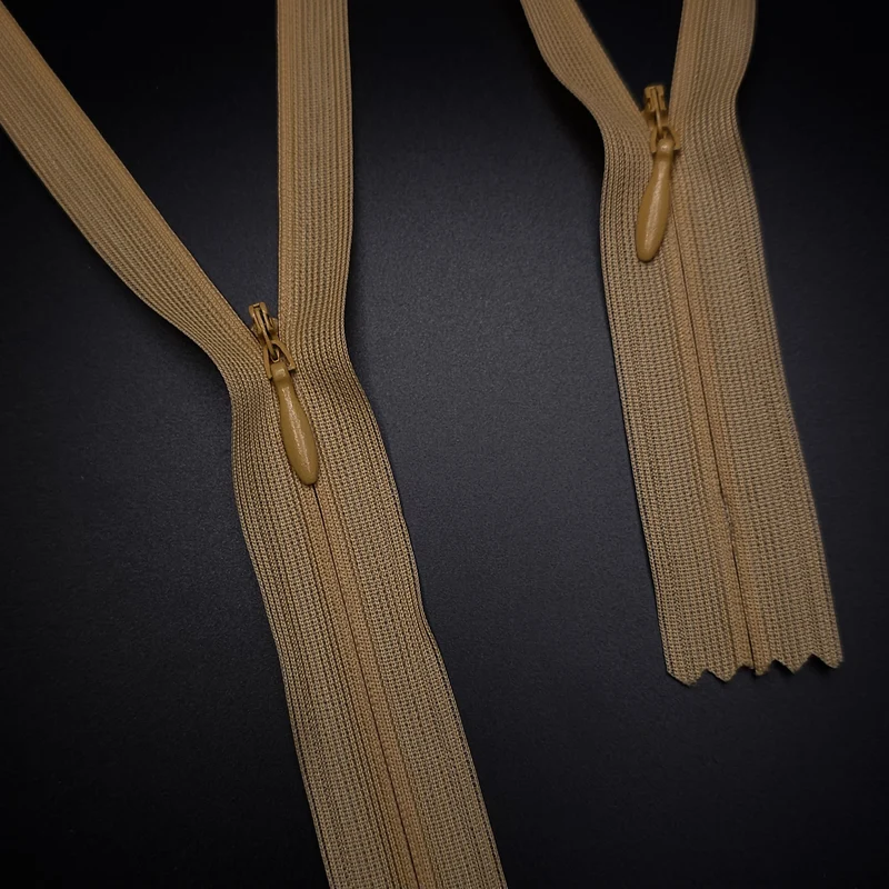 Fermeture éclair invisible à bout fermé | 9" / 23 cm